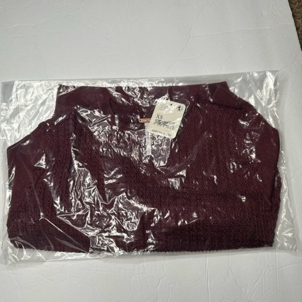 NWT FREE PEOPLE H20 CREW NECK PULLOVER  SWEATER TOP RAW GARNET. XS